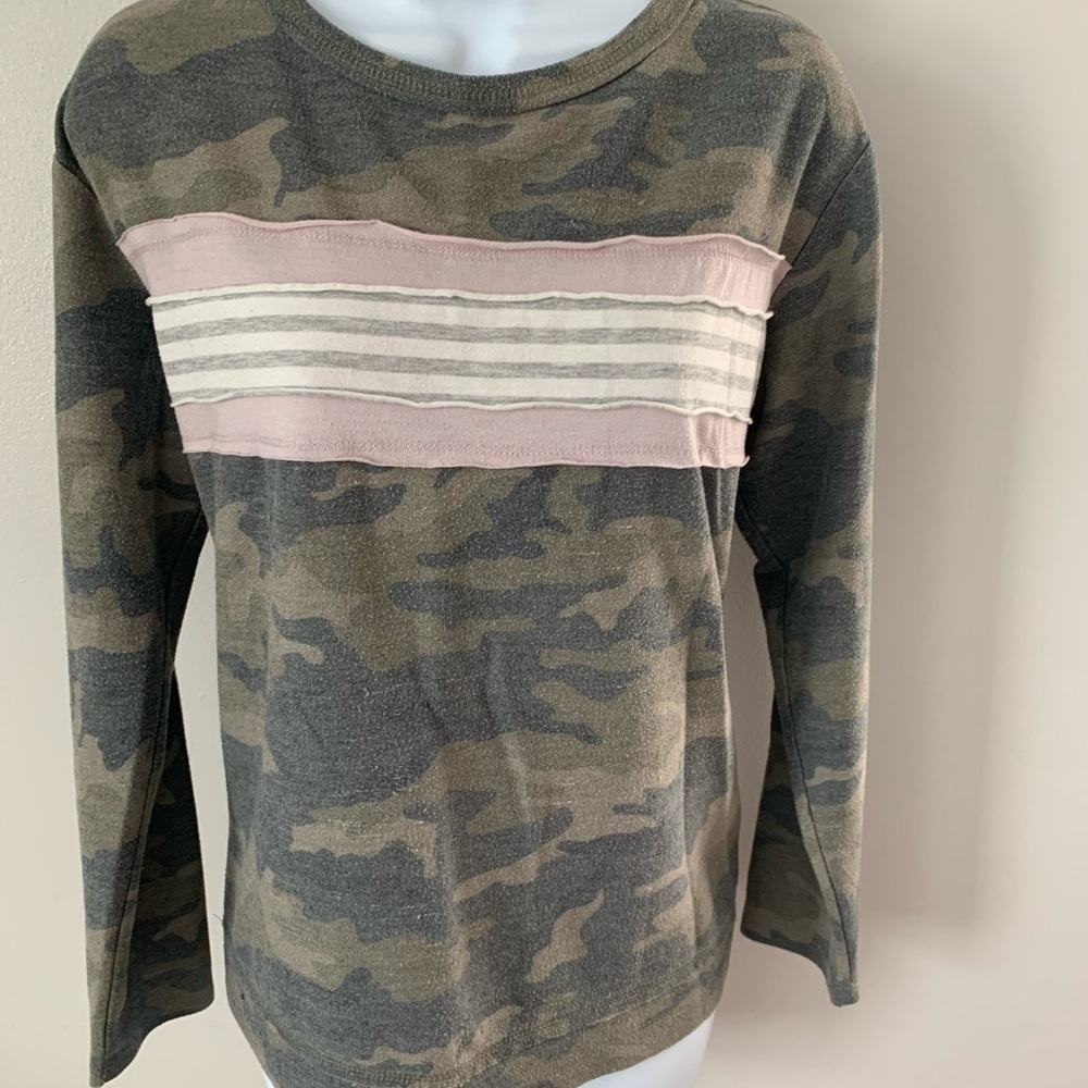 Maurice’s Camo Crew Neck - Picture 3 of 14